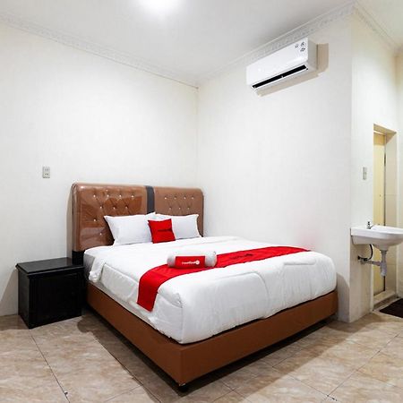 Hotel Reddoorz Near Yuki Simpang Raya Mall Medan 2 Exterior foto