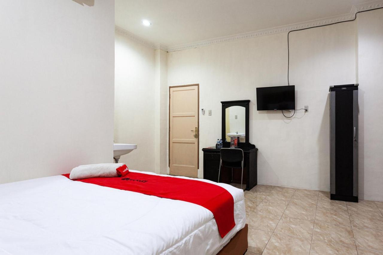 Hotel Reddoorz Near Yuki Simpang Raya Mall Medan 2 Exterior foto