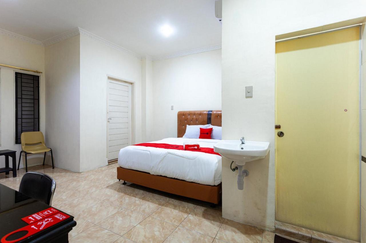 Hotel Reddoorz Near Yuki Simpang Raya Mall Medan 2 Exterior foto